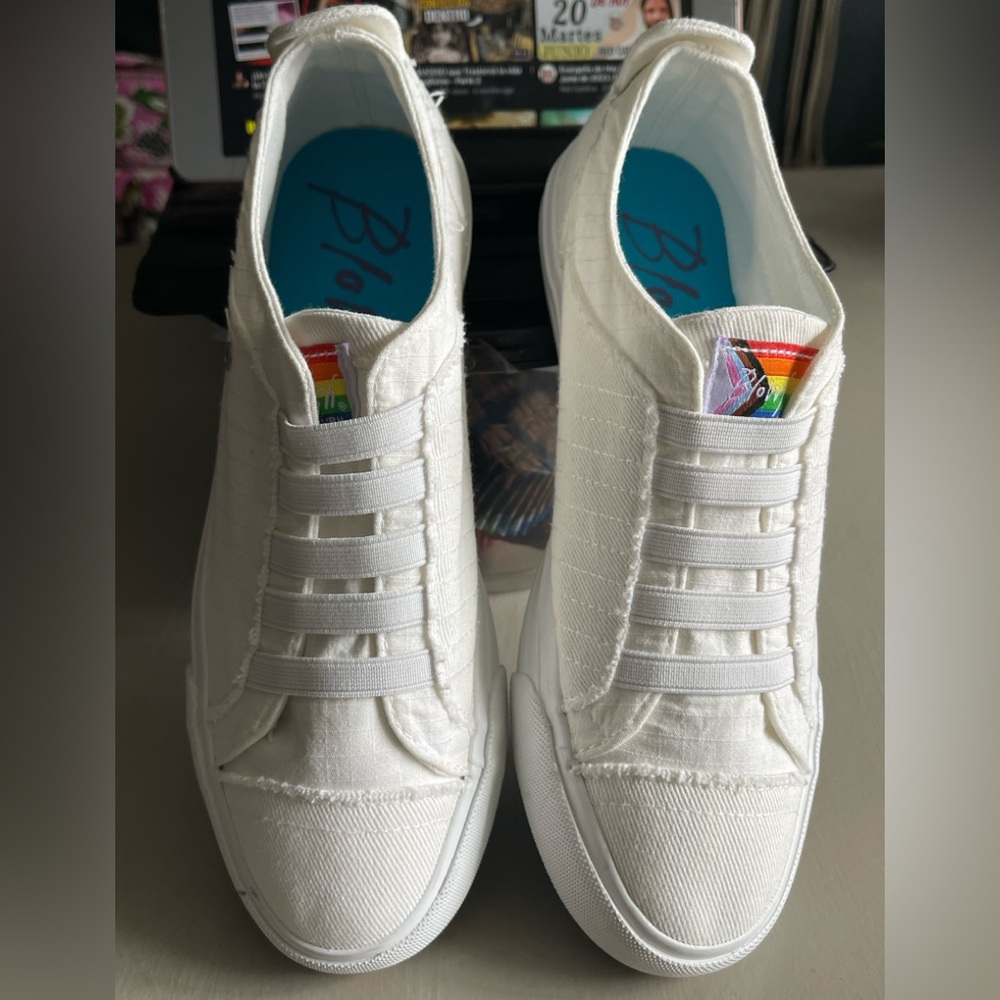 Authentic Blowfish white Rainbow 🔴🟢🟡🔵